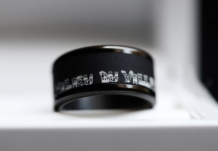 Inner ring in black polymer "Remettre l'église au milieu du village" for mood ring