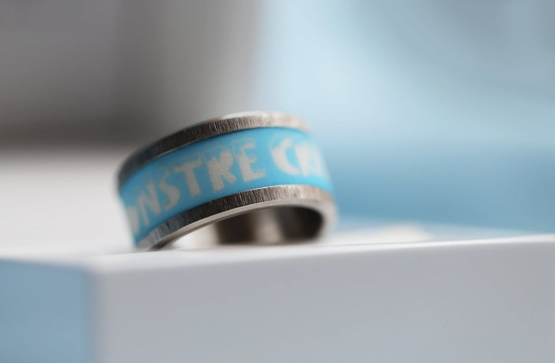 Innenring aus hellblauem Polymer "Il fait monstre cramine" für mood Ring