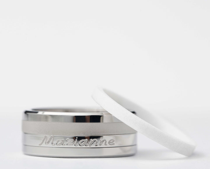 Bague mood complète pour femme avec une gravure personnalisée d'un prénom | Acier inoxydable