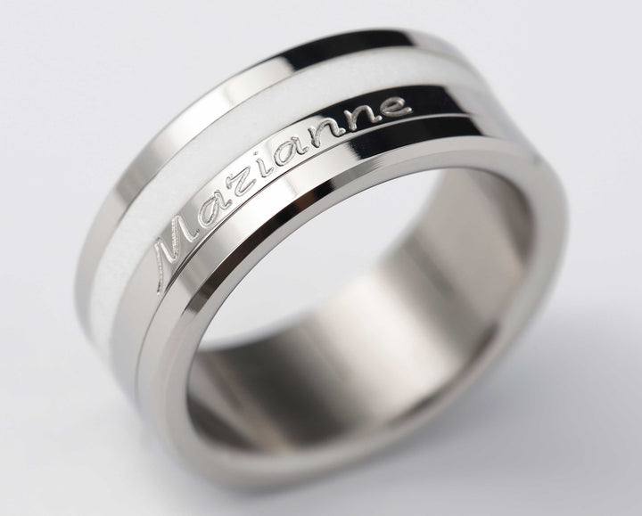 Bague mood complète pour femme avec une gravure personnalisée d'un prénom | Acier inoxydable