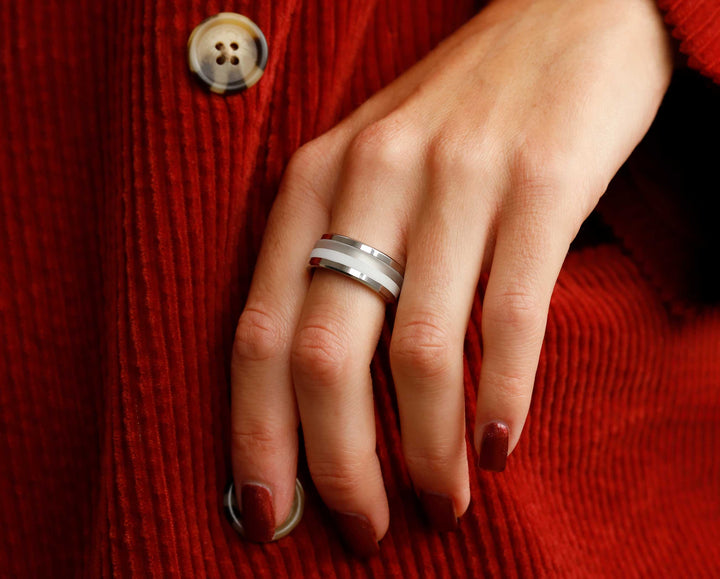Bague mood complète pour femme avec une gravure personnalisée d'un prénom | Acier inoxydable