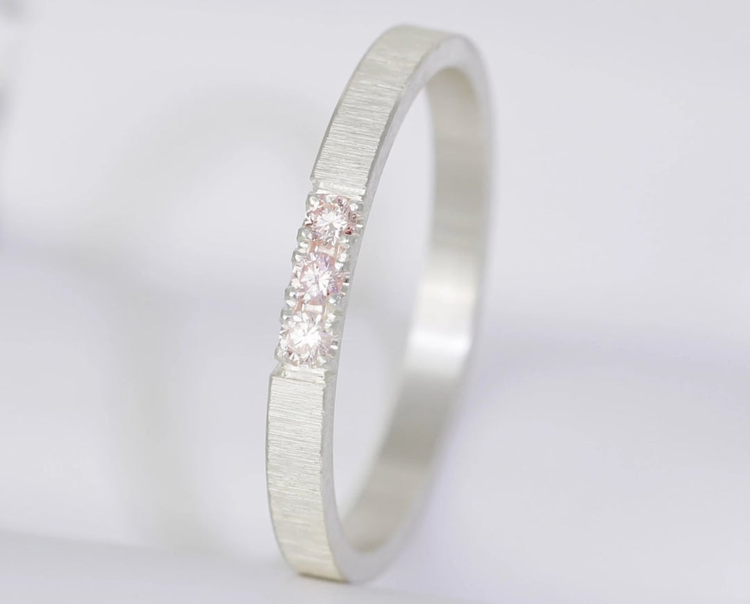 🎀 Précommande octobre rose 🎀 Addon medium en argent froissé serti de 3 diamants rose "PUR"