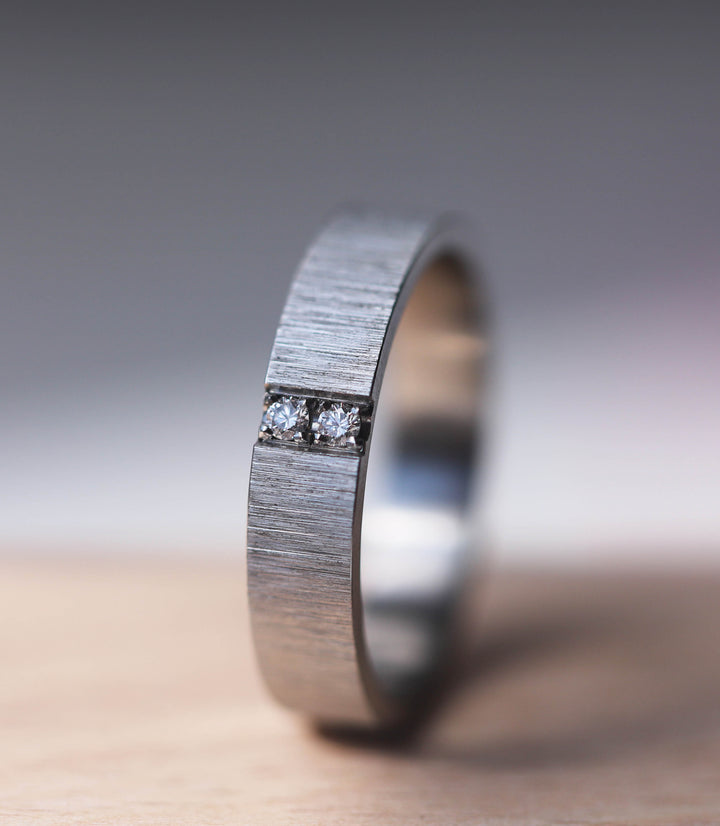 ⚪️⚪️ 2/3 addon in wrinkled steel with white diamonds of 1.9mm