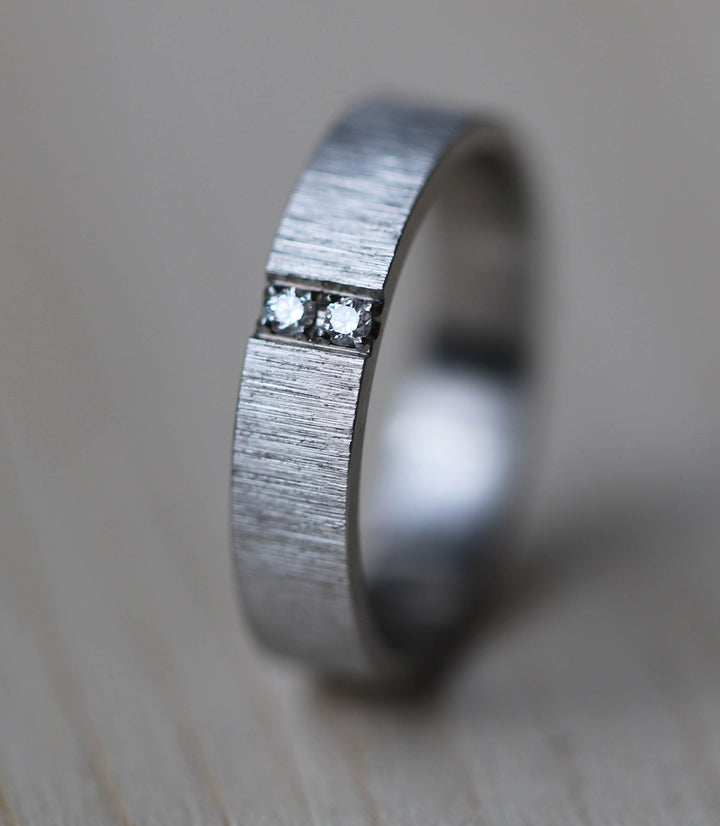 ⚪️⚪️ 2/3 addon in wrinkled steel with white diamonds of 1.9mm