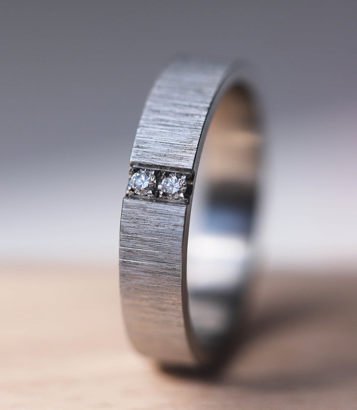 ⚪️⚪️ 2/3 addon in wrinkled steel with white diamonds of 1.9mm