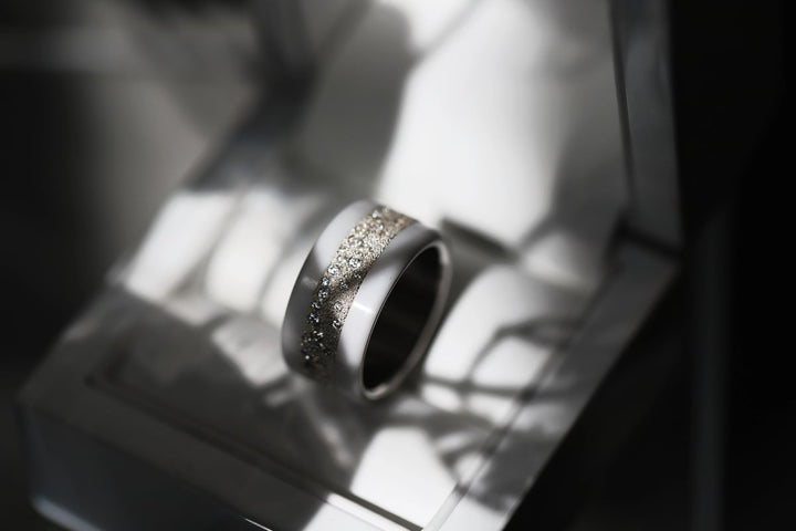 Inner ring (2/3 addon) "Willow White" in glitter silver set with zircons and enamel for interchangeable mood ring