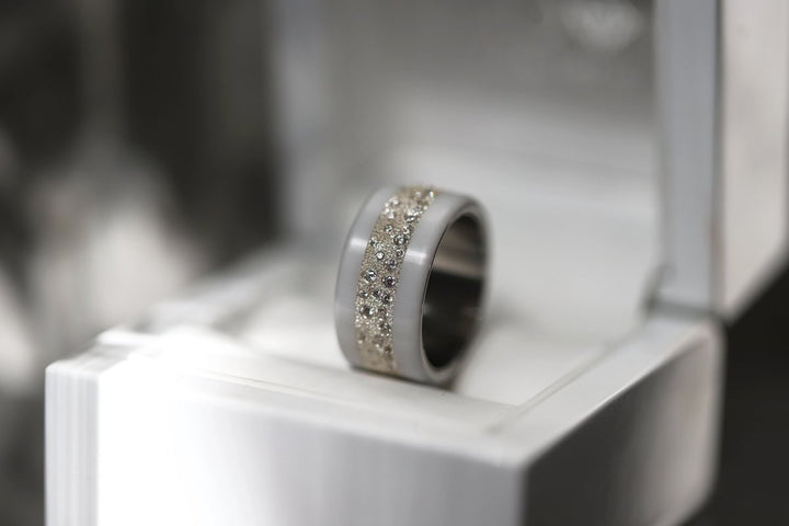 Inner ring (2/3 addon) "Willow White" in glitter silver set with zircons and enamel for interchangeable mood ring