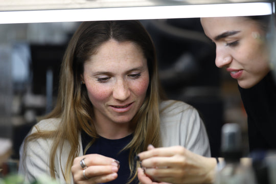 Entdecke den schönsten Fan-Schmuck der Frauen-EM 2025: Die Ringe in den Schweizer Farben 🇨🇭🇨🇭
