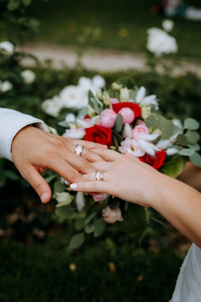 Comment choisir ses alliances de mariage et pourquoi opter pour du sur-mesure ?
