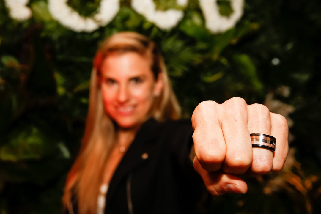 Associer sa bague à son style vestimentaire : le secret d’un look affirmé avec une bague interchangeable pour femme