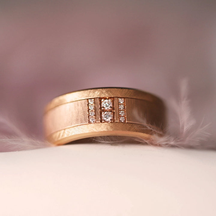 Innenring (2/3 Addon) aus geknittertem 9K Rotgold, Almas Rosa aus der Pink October 2024 Kollektion für auswechselbaren mood Ring
