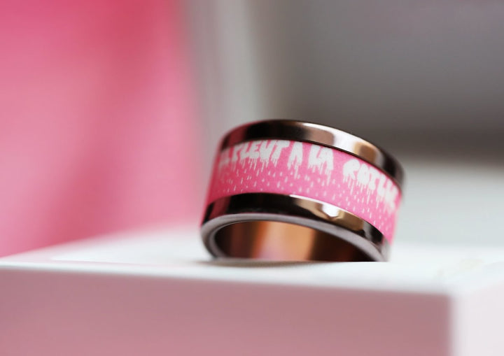 Innenring aus rosa Polymer " Il pleut à la roille, viens te mettre à la chotte !" für mood Ring
