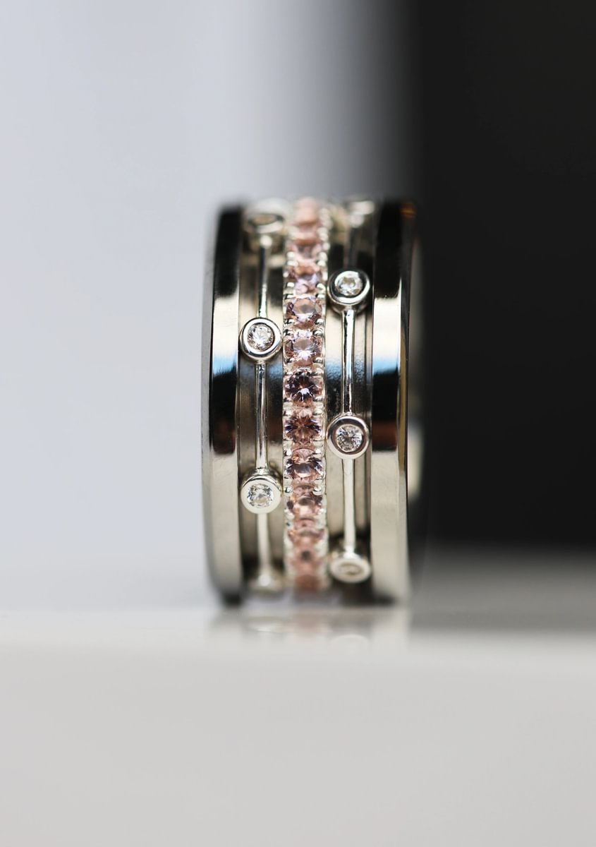 Inner ring in 925 silver "Flying Diamond" polished finish with zircons for interchangeable mood ring