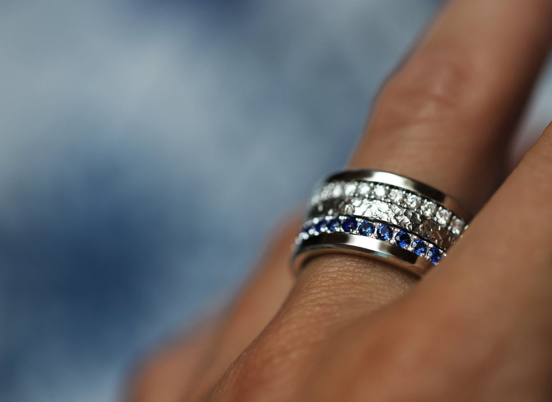 💍 Anneau (addon medium) "Aura Royal" en argent 925 serti de zircons bleus intense