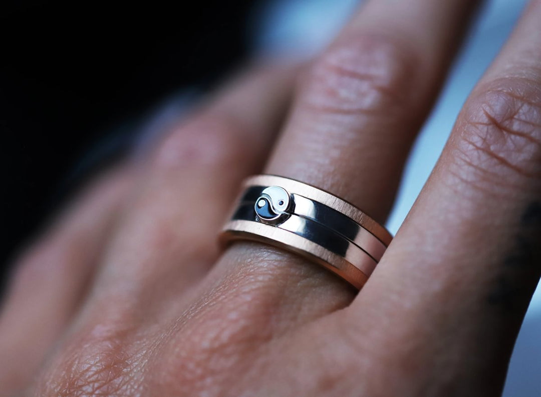 Set von zwei Medium Addons "Yin & Yang" aus Silber mit schwarz-weisser Emaille-Beschichtung für den auswechselbaren mood Ring