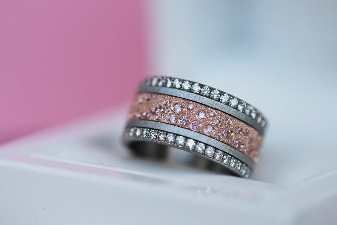 Anneau (deux tiers) "Willow Pink" en argent glitter serti de zircons roses pour bague mood interchangeable