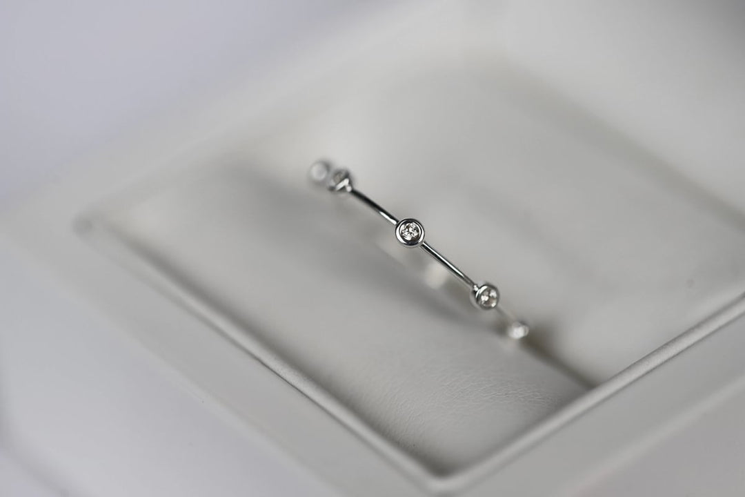 Inner ring in 925 silver "Flying Diamond" polished finish with zircons for interchangeable mood ring