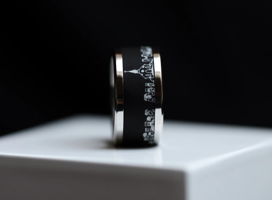 Anneau en polymère noir "Remettre l'église au milieu du village" pour bague mood