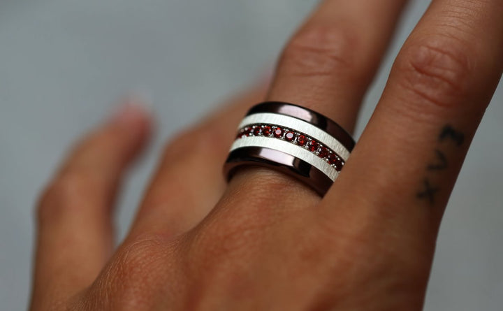 💍 Inner ring (medium addon) "Aura Poppy" in 925 silver set with red zircons