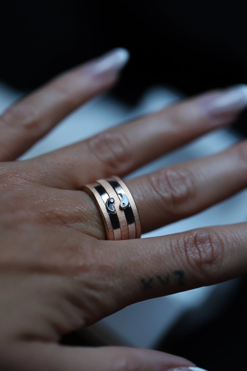 Set von zwei Medium Addons "Yin & Yang" aus Silber mit schwarz-weisser Emaille-Beschichtung für den auswechselbaren mood Ring