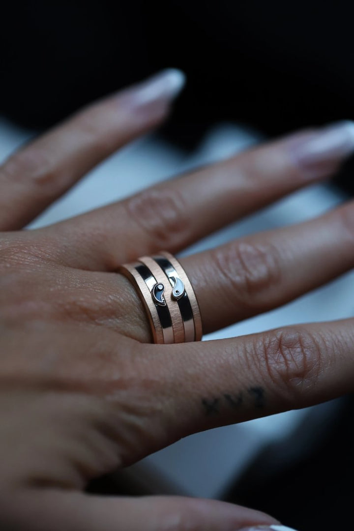 Set von zwei Medium Addons "Yin & Yang" aus Silber mit schwarz-weisser Emaille-Beschichtung für den auswechselbaren mood Ring