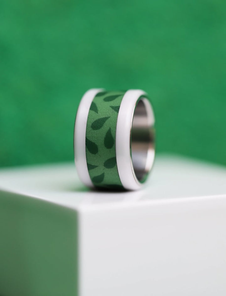 Inner ring in green polymer "Faut pas pousser mémé dans les orties" for mood ring