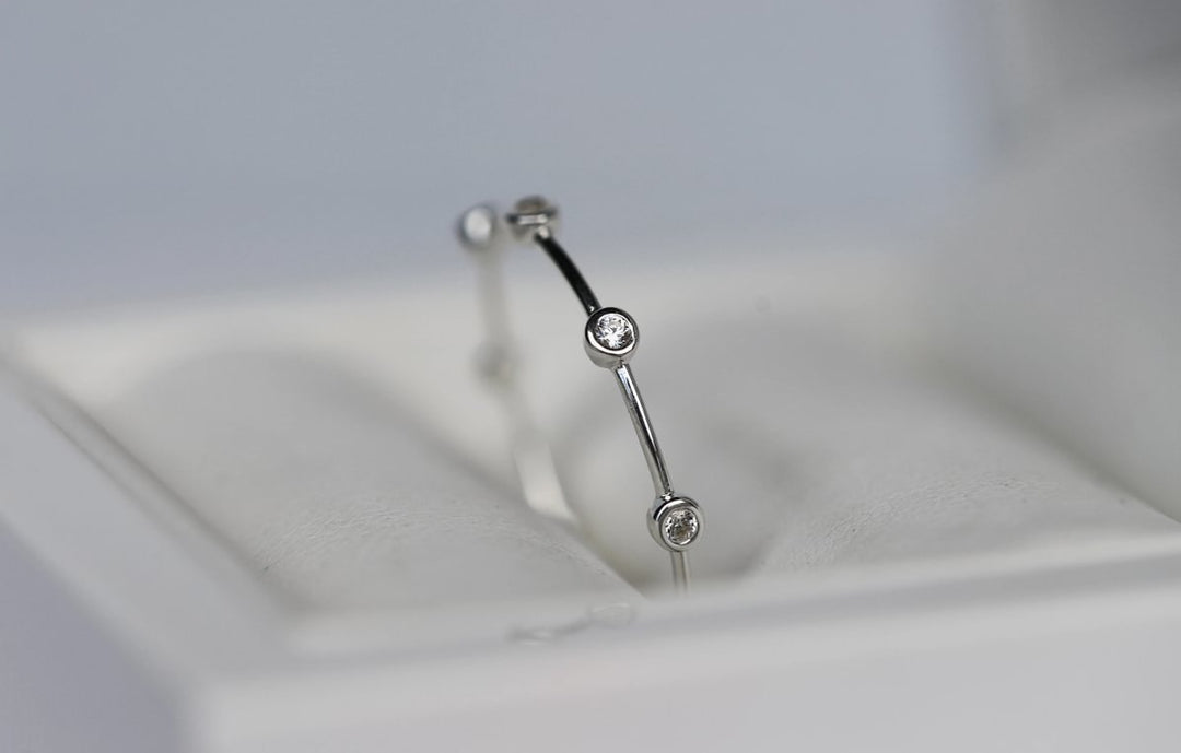 Inner ring in 925 silver "Flying Diamond" polished finish with zircons for interchangeable mood ring