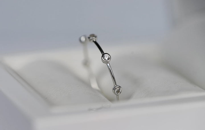 Inner ring in 925 silver "Flying Diamond" polished finish with zircons for interchangeable mood ring