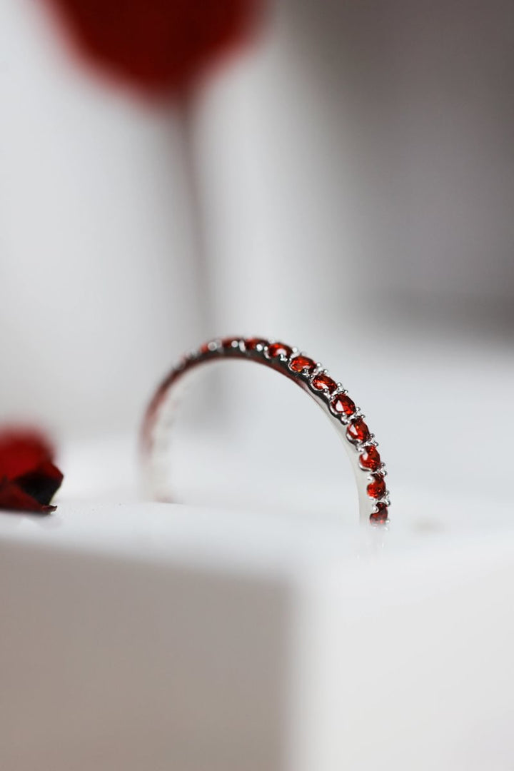 💍 Inner ring (medium addon) "Aura Poppy" in 925 silver set with red zircons