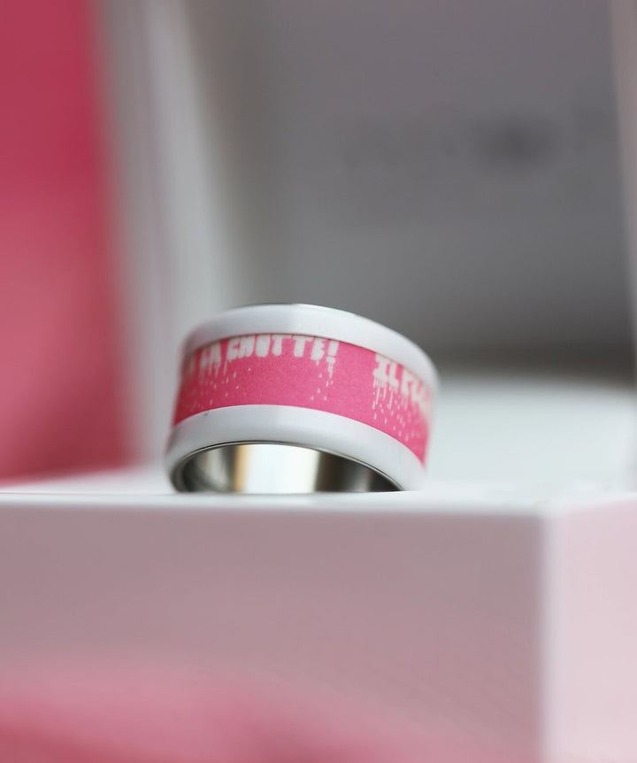 Innenring aus rosa Polymer " Il pleut à la roille, viens te mettre à la chotte !" für mood Ring
