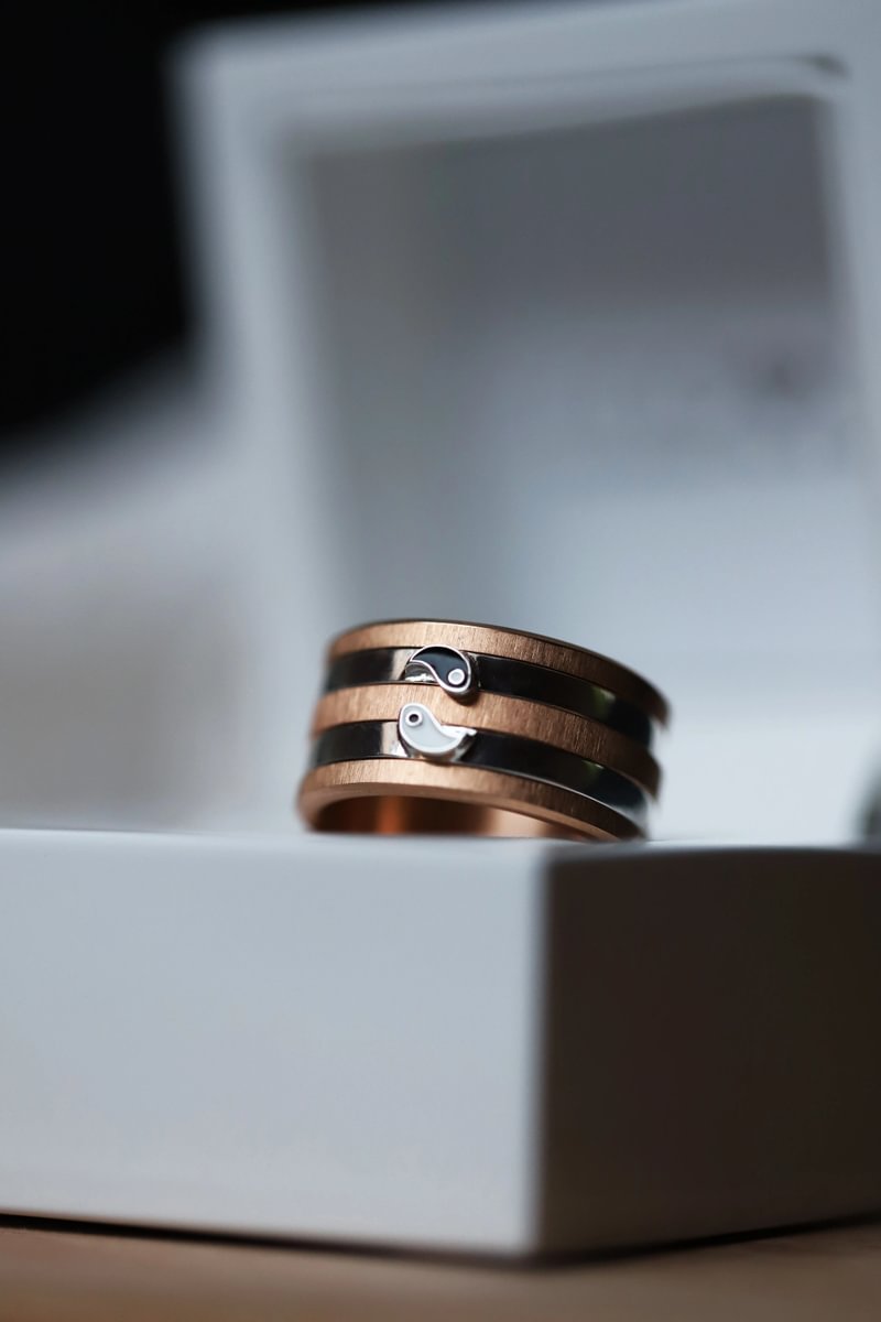 Set von zwei Medium Addons "Yin & Yang" aus Silber mit schwarz-weisser Emaille-Beschichtung für den auswechselbaren mood Ring
