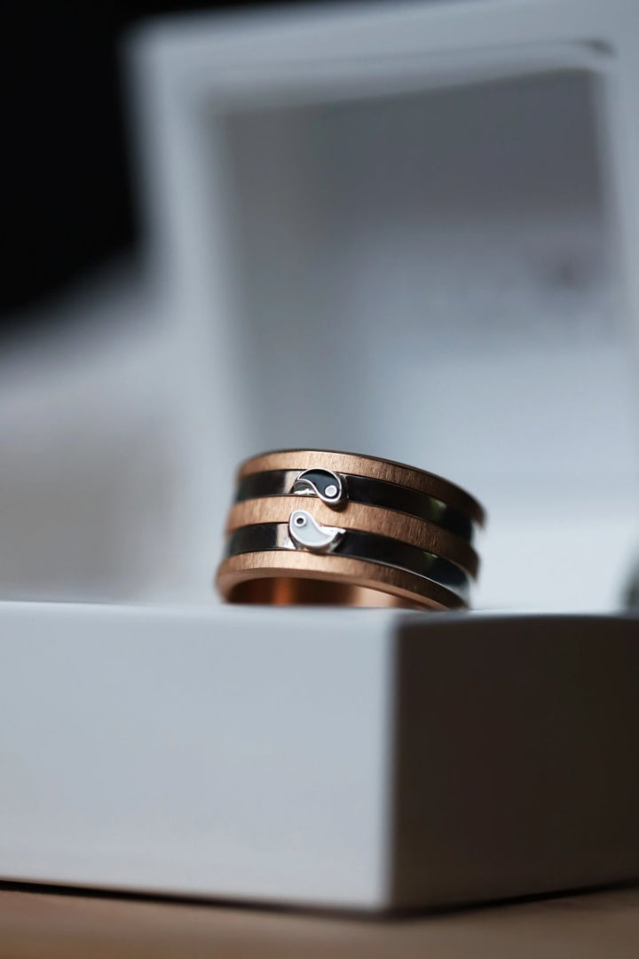 Set von zwei Medium Addons "Yin & Yang" aus Silber mit schwarz-weisser Emaille-Beschichtung für den auswechselbaren mood Ring