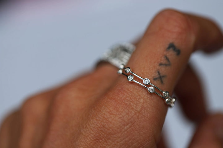 Inner ring in 925 silver "Flying Diamond" polished finish with zircons for interchangeable mood ring