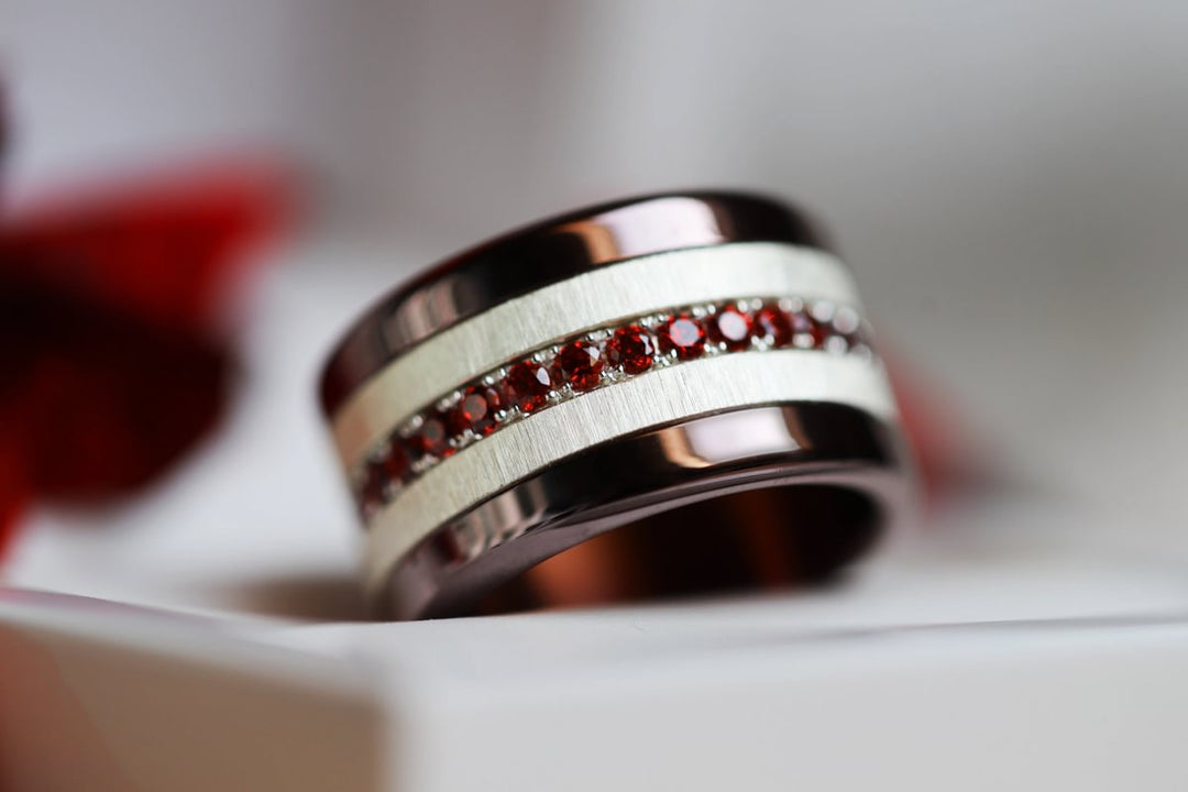 💍 Inner ring (medium addon) "Aura Poppy" in 925 silver set with red zircons