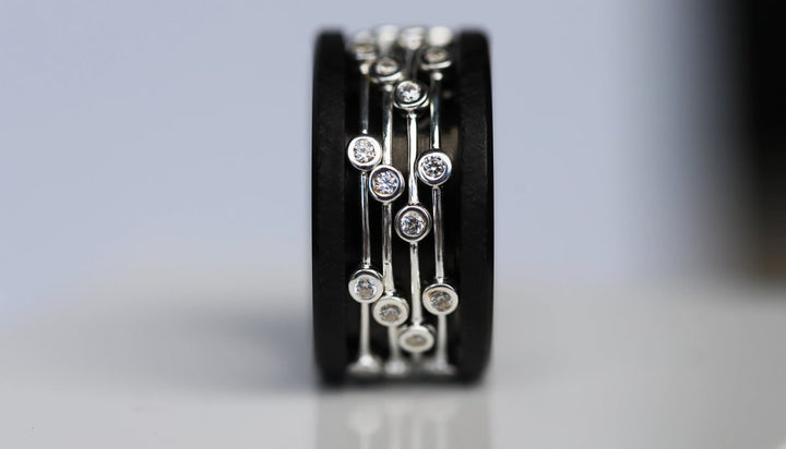 Inner ring in 925 silver "Flying Diamond" polished finish with zircons for interchangeable mood ring