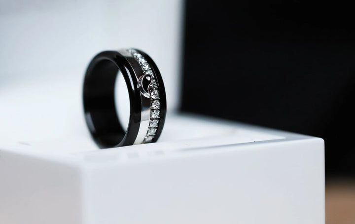 Set von zwei Medium Addons "Yin & Yang" aus Silber mit schwarz-weisser Emaille-Beschichtung für den auswechselbaren mood Ring