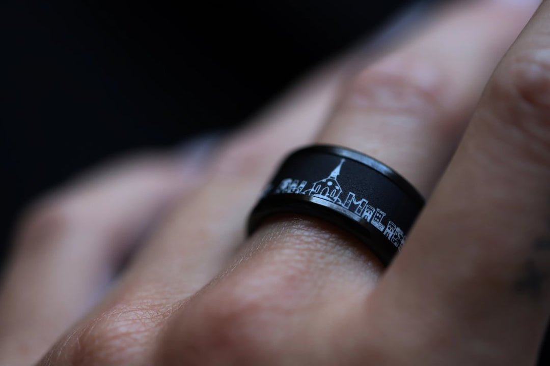 Anneau en polymère noir "Remettre l'église au milieu du village" pour bague mood