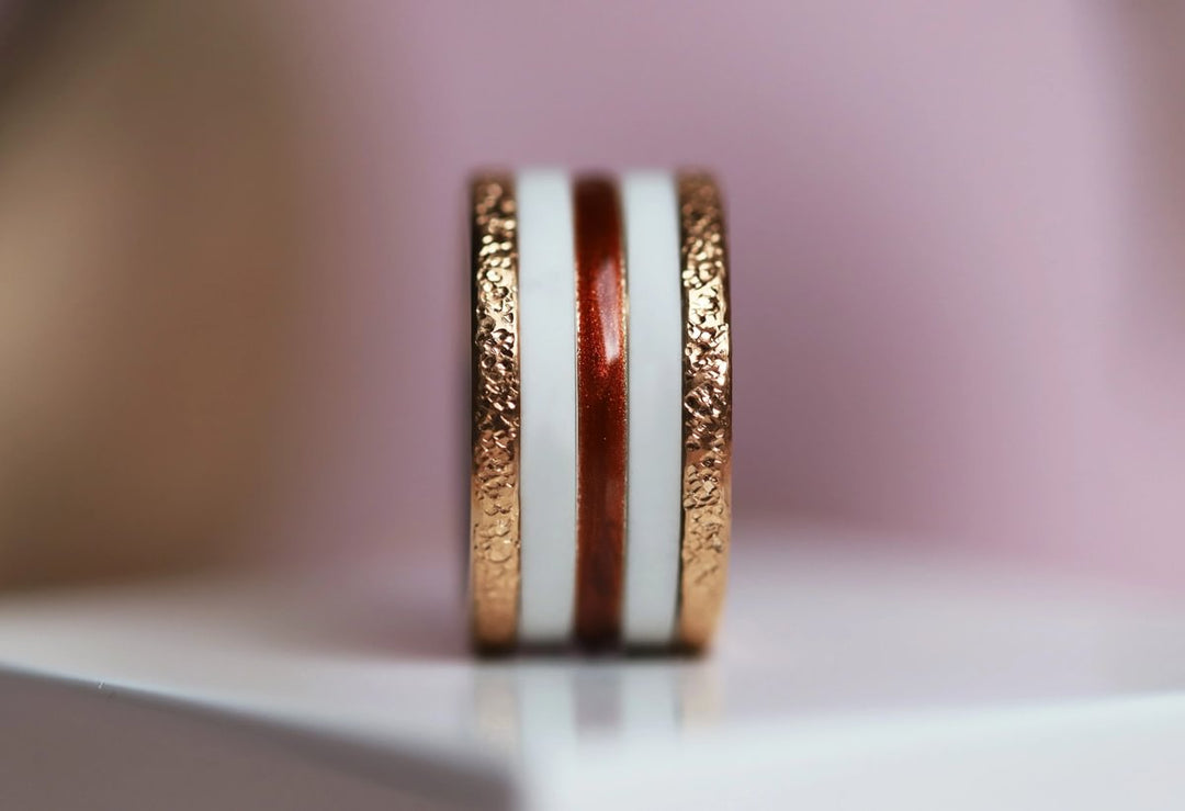 Eye of the tiger 🐅 inner ring (medium addon) in 925 silver with a pearly ochre enamel coating