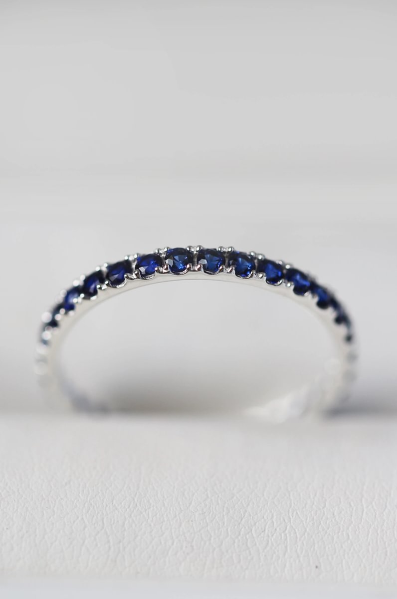 💍 Anneau (addon medium) "Aura Royal" en argent 925 serti de zircons bleus intense