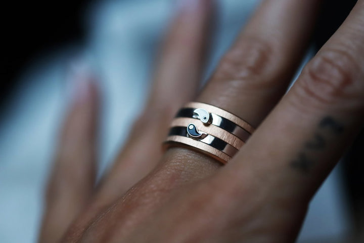Set von zwei Medium Addons "Yin & Yang" aus Silber mit schwarz-weisser Emaille-Beschichtung für den auswechselbaren mood Ring
