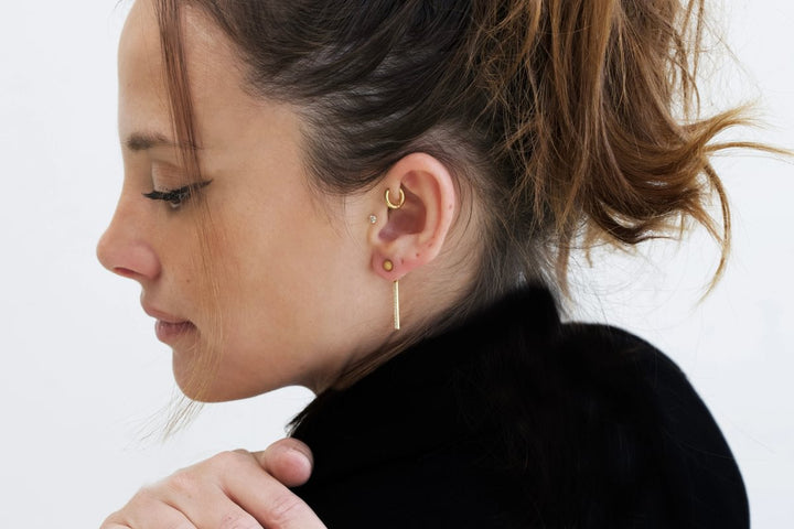 "Drop Authentische Aura - Gold" mood aus 925er goldfarbenem Silber mit Zirkonia Steine besetzt (Ohrschmuck)