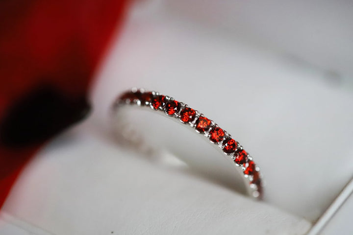 💍 Inner ring (medium addon) "Aura Poppy" in 925 silver set with red zircons