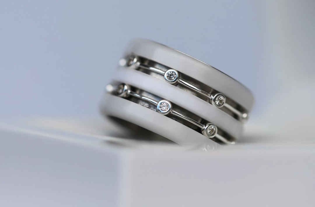 Inner ring in 925 silver "Flying Diamond" polished finish with zircons for interchangeable mood ring