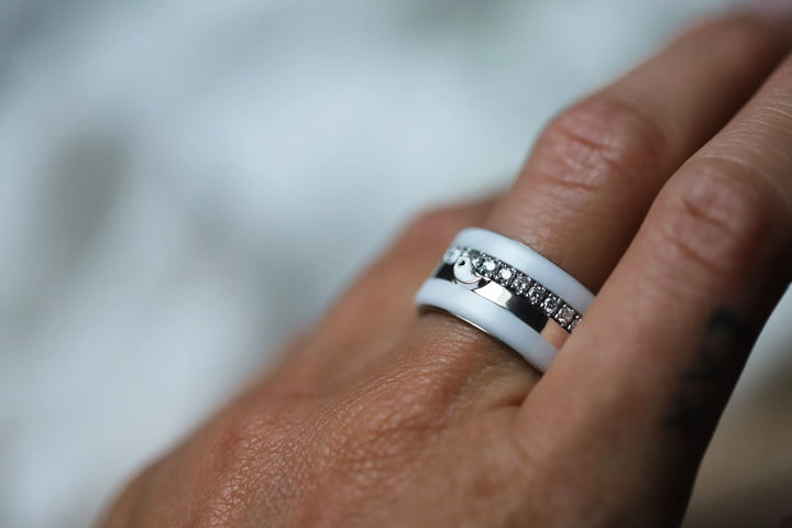 Set von zwei Medium Addons "Yin & Yang" aus Silber mit schwarz-weisser Emaille-Beschichtung für den auswechselbaren mood Ring