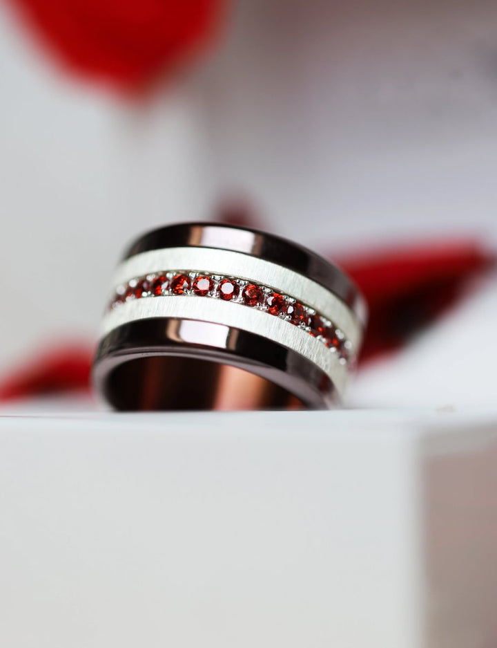 💍 Inner ring (medium addon) "Aura Poppy" in 925 silver set with red zircons