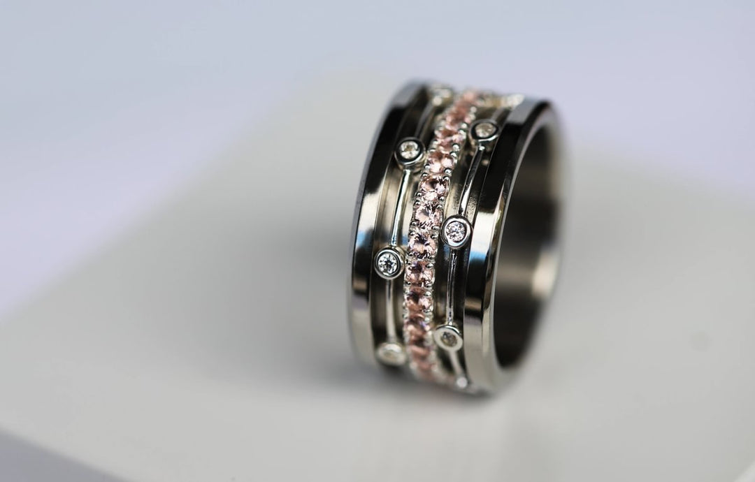 Inner ring in 925 silver "Flying Diamond" polished finish with zircons for interchangeable mood ring
