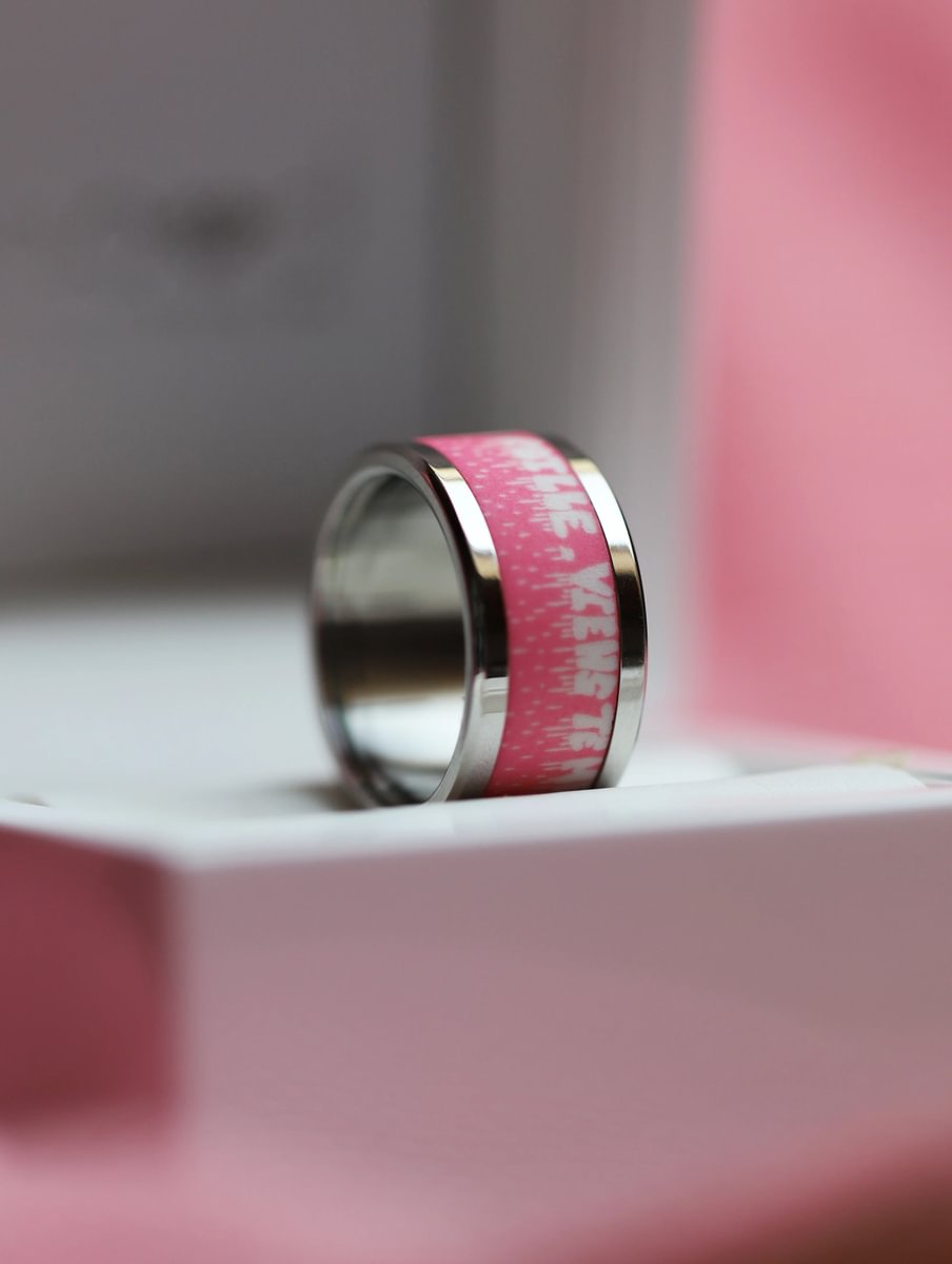 Innenring aus rosa Polymer " Il pleut à la roille, viens te mettre à la chotte !" für mood Ring