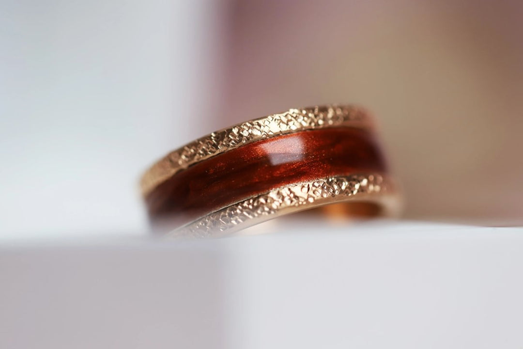 Eye of the tiger 🐅 inner ring (2/3 addon) in 925 silver with a pearly ochre enamel coating