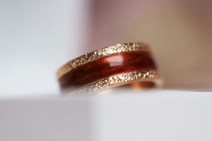 Eye of the tiger 🐅 inner ring (2/3 addon) in 925 silver with a pearly ochre enamel coating