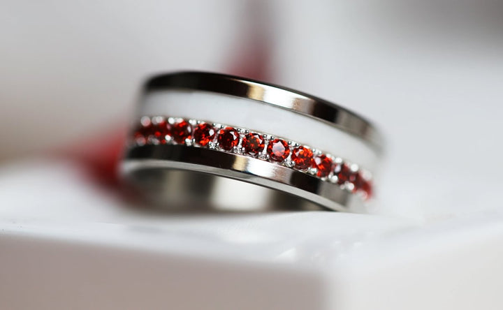 💍 Inner ring (medium addon) "Aura Poppy" in 925 silver set with red zircons